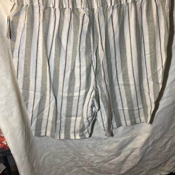 NWT Per Se Sage Green and Cream Striped Linen Drawstring Shorts - Picture 11 of 15